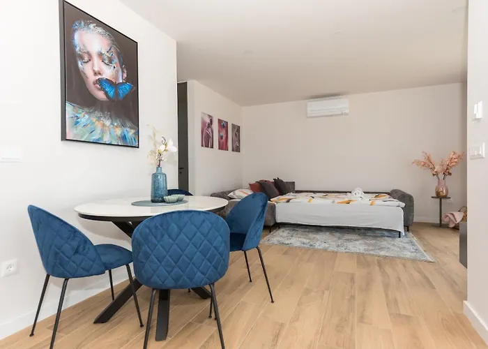 Luxury Adria Sea & City View Apartment